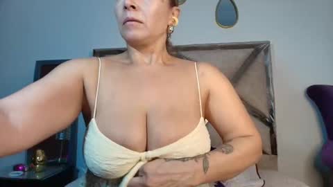 Snapshot of ingridbergman chatting on November 8, 11:10 am online show from November 8, 11:10 am