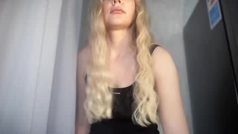 Snapshot of iniva05 chatting on April 11, 2:43 pm iniva05 online show from April 11, 2:43 pm