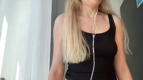 Snapshot of iniva05 chatting on April 14, 10:32 am iniva05 online show from April 14, 10:32 am