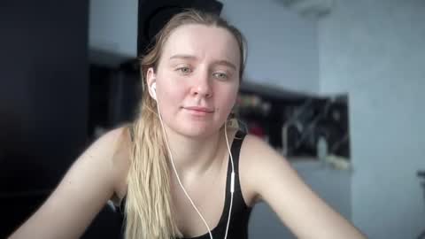 Snapshot of iniva05 chatting on April 15, 9:49 am iniva05 online show from April 15, 9:49 am