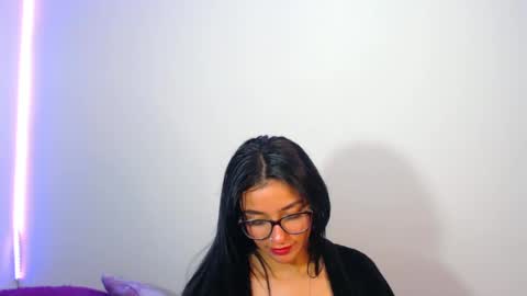 Snapshot of innocent_fox chatting on January 24, 3:54 am Abril online show from January 24, 3:54 am