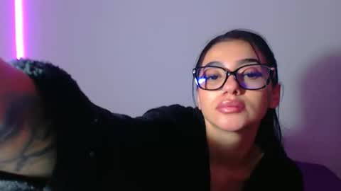 Snapshot of innocent_fox chatting on February 4, 12:38 am Abril online show from February 4, 12:38 am