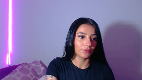 Snapshot of innocent_fox chatting on February 13, 3:24 am Abril online show from February 13, 3:24 am