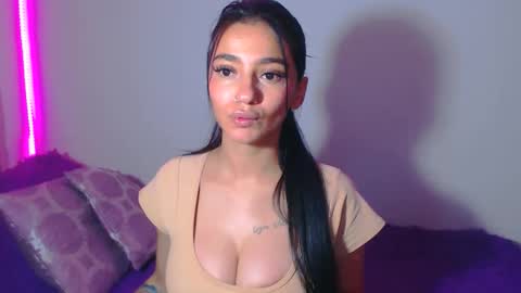 Snapshot of innocent_fox chatting on May 6, 12:30 am Abril online show from May 6, 12:30 am