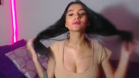 Snapshot of innocent_fox chatting on May 21, 10:17 pm Abril online show from May 21, 10:17 pm