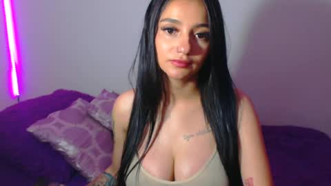 Snapshot of innocent_fox chatting on June 19, 11:30 pm Abril online show from June 19, 11:30 pm