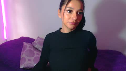 Snapshot of innocent_fox chatting on June 20, 4:43 pm Abril online show from June 20, 4:43 pm