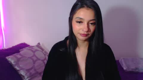 Snapshot of innocent_fox chatting on July 12, 7:38 pm Abril online show from July 12, 7:38 pm