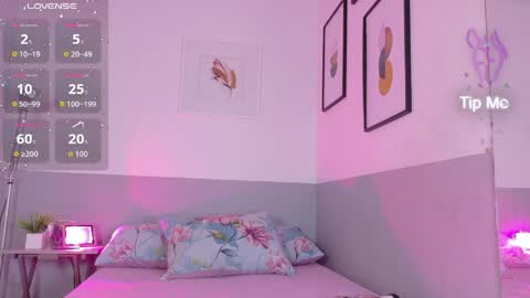 innocenthazel online show from April 7, 2:56 am