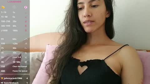 Snapshot of innocentlatiina chatting on January 11, 3:50 pm Laroa online show from January 11, 3:50 pm