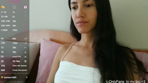 Snapshot of innocentlatiina chatting on February 18, 10:28 pm Laroa online show from February 18, 10:28 pm