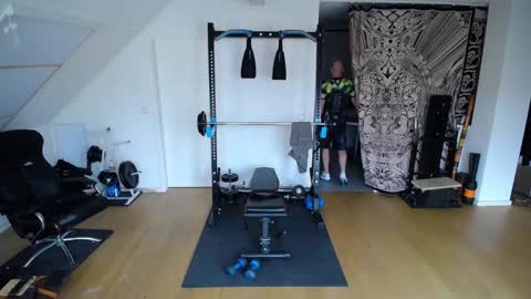 Snapshot of insanemaxxx chatting on December 3, 10:39 am insanemaxxx online show from December 3, 10:39 am