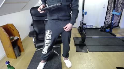 Snapshot of insanemaxxx chatting on December 6, 2:38 pm insanemaxxx online show from December 6, 2:38 pm