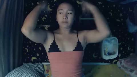 Snapshot of insulting_whoreifica chatting on November 3, 9:32 am MAXINE online show from November 3, 9:32 am