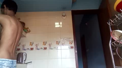 interne8famous online show from April 16, 7:53 am