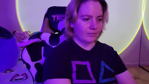 Faye online show from February 2, 3:54 am