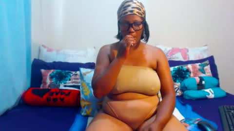 Snapshot of intimacysexy chatting on January 15, 4:00 pm boniswa caroline online show from January 15, 4:00 pm