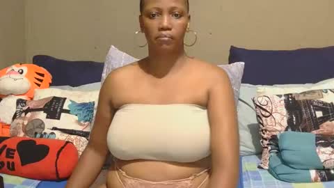Snapshot of intimacysexy chatting on February 27, 7:14 pm boniswa caroline online show from February 27, 7:14 pm