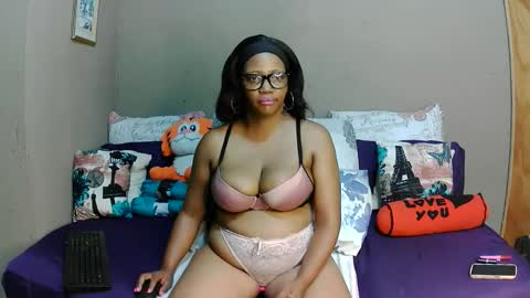 Snapshot of intimacysexy chatting on March 17, 3:44 am boniswa caroline online show from March 17, 3:44 am