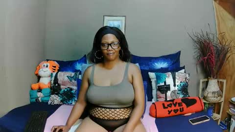 Snapshot of intimacysexy chatting on March 21, 1:21 am boniswa caroline online show from March 21, 1:21 am