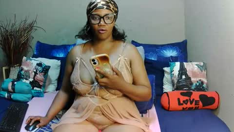 Snapshot of intimacysexy chatting on April 3, 8:23 am boniswa caroline online show from April 3, 8:23 am