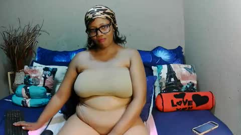 Snapshot of intimacysexy chatting on April 5, 6:49 pm boniswa caroline online show from April 5, 6:49 pm