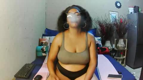 Snapshot of intimacysexy chatting on April 8, 4:12 am boniswa caroline online show from April 8, 4:12 am