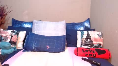 Snapshot of intimacysexy chatting on April 16, 10:38 am boniswa caroline online show from April 16, 10:38 am