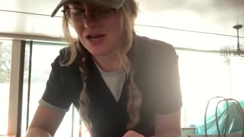 Snapshot of intothewoodswego chatting on September 23, 7:17 pm IntoTheWoodsWeGo online show from September 23, 7:17 pm