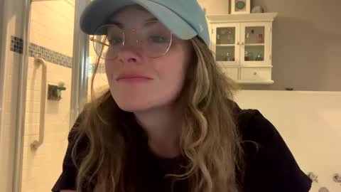 Snapshot of intothewoodswego chatting on October 2, 5:31 pm IntoTheWoodsWeGo online show from October 2, 5:31 pm