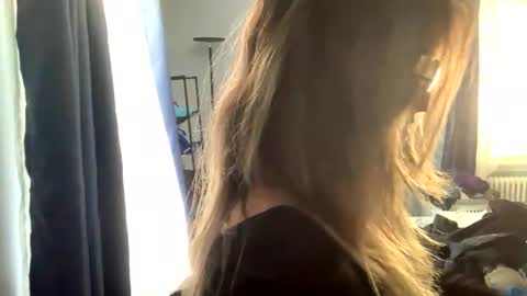 Snapshot of intothewoodswego chatting on October 4, 8:40 pm IntoTheWoodsWeGo online show from October 4, 8:40 pm