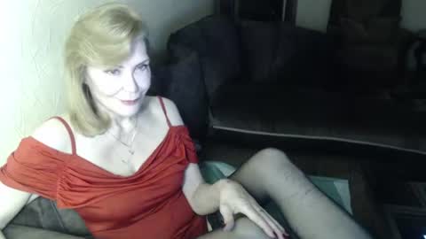 Snapshot of irenalegs chatting on June 16, 4:26 am irenalegs online show from June 16, 4:26 am