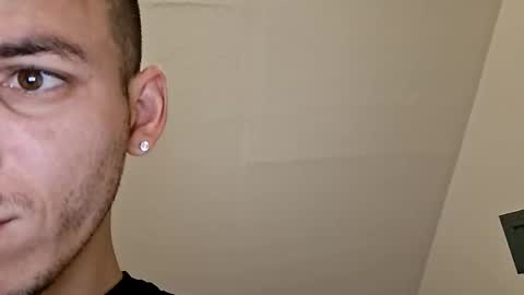 Snapshot of irenardo1 chatting on March 16, 5:44 am irenardo1 online show from March 16, 5:44 am