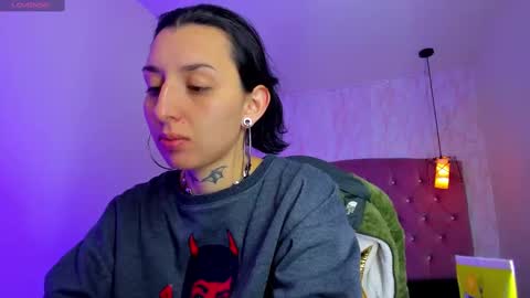 iris_77 online show from November 21, 11:31 am