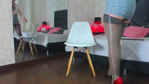 Queen Iris online show from January 6, 4:11 pm