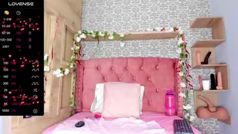 Snapshot of iris_charlotte chatting on February 22, 12:19 pm Hot Charlotte online show from February 22, 12:19 pm