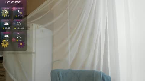 Snapshot of iris_crispy chatting on April 24, 5:26 pm Iris online show from April 24, 5:26 pm
