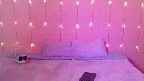 Snapshot of iris_joi chatting on February 12, 2:39 am Iirs online show from February 12, 2:39 am