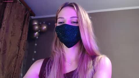 Lily online show from November 7, 6:19 pm