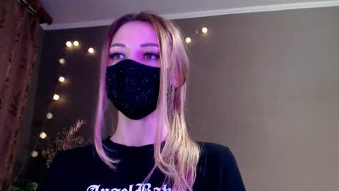 Lily online show from March 25, 5:08 pm