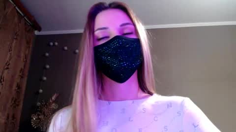 Lily online show from April 15, 7:58 pm