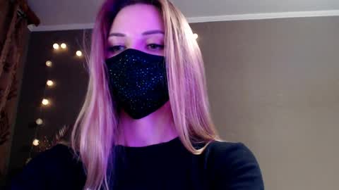 Snapshot of iris_lave chatting on April 18, 7:07 pm Lily online show from April 18, 7:07 pm