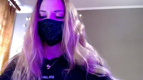 Snapshot of iris_lave chatting on April 21, 2:56 pm Lily online show from April 21, 2:56 pm