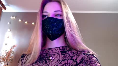 Snapshot of iris_lave chatting on April 25, 3:31 pm Lily online show from April 25, 3:31 pm