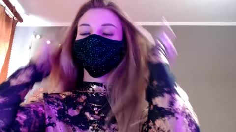 Snapshot of iris_lave chatting on April 26, 1:20 pm Lily online show from April 26, 1:20 pm