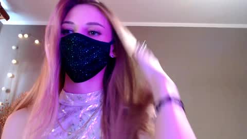 Snapshot of iris_lave chatting on May 3, 4:02 pm Lily online show from May 3, 4:02 pm