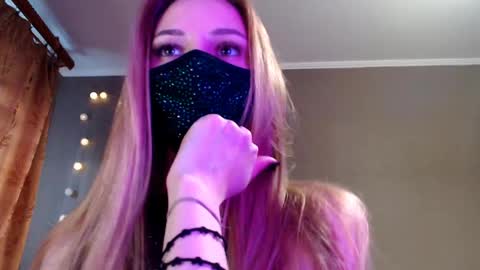 Snapshot of iris_lave chatting on May 6, 4:56 pm Lily online show from May 6, 4:56 pm