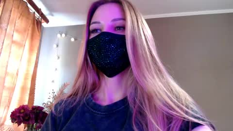 Snapshot of iris_lave chatting on May 7, 2:33 pm Lily online show from May 7, 2:33 pm
