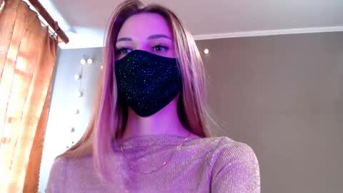 Snapshot of iris_lave chatting on May 8, 1:27 pm Lily online show from May 8, 1:27 pm