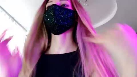 Snapshot of iris_lave chatting on June 9, 3:45 pm Lily online show from June 9, 3:45 pm